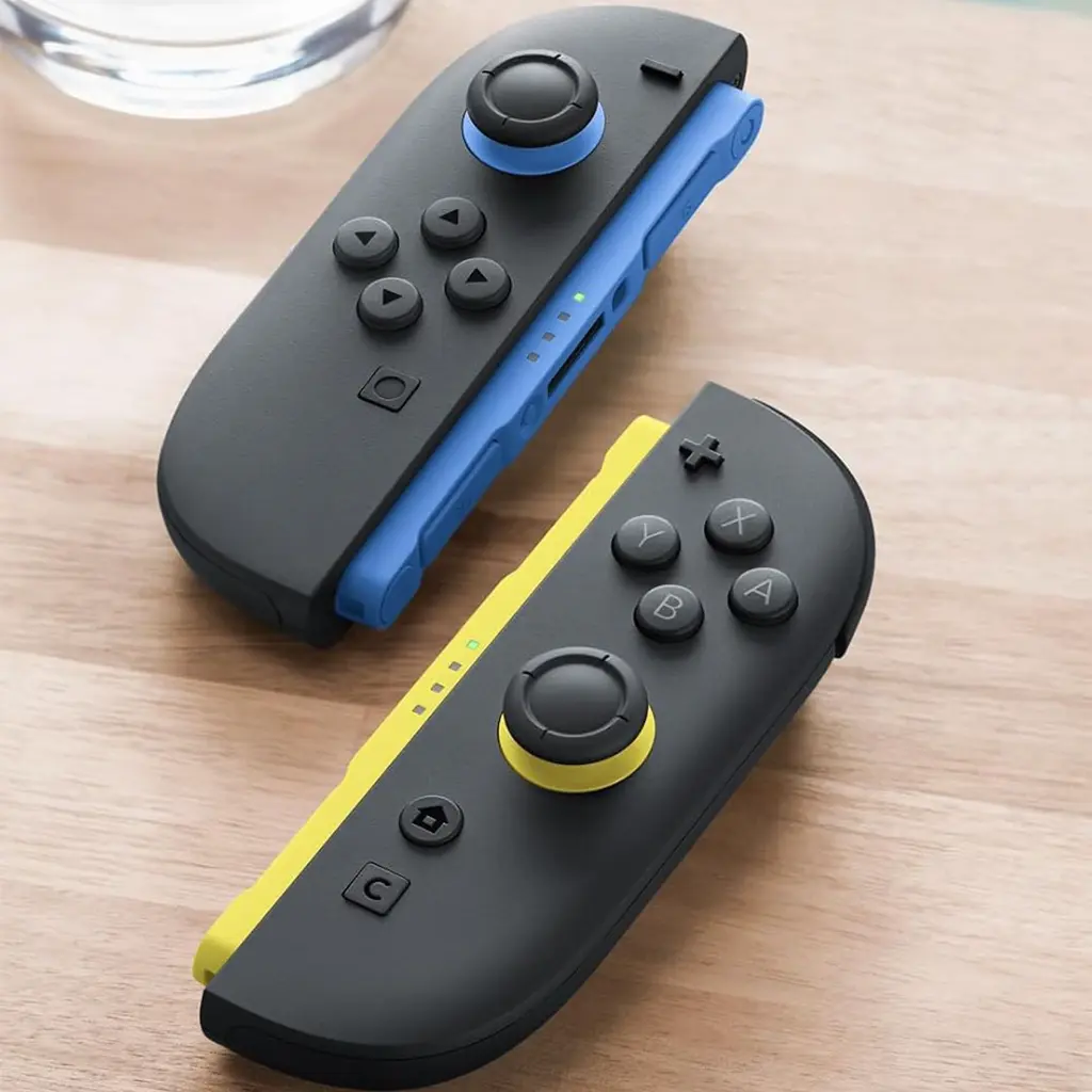 Blue-&Yellow-Wireless-Controllers-4.webp