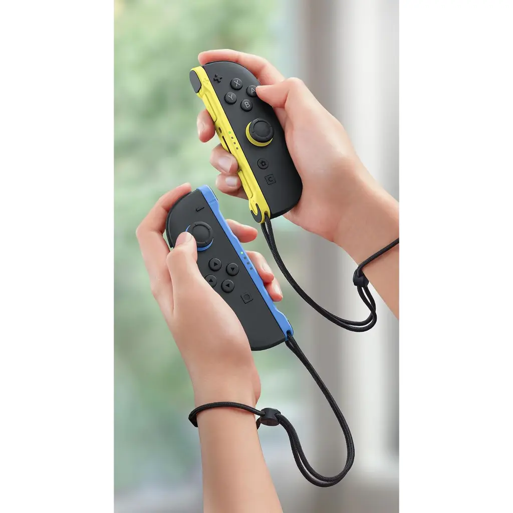 Blue-&Yellow-Wireless-Controllers-3.webp